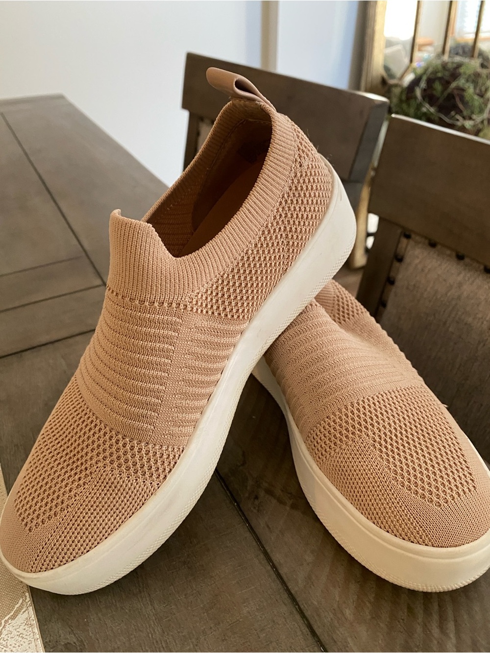 Steve Madden Slip-On Knit Sneakers in Blush Pink 6.5. Like new!